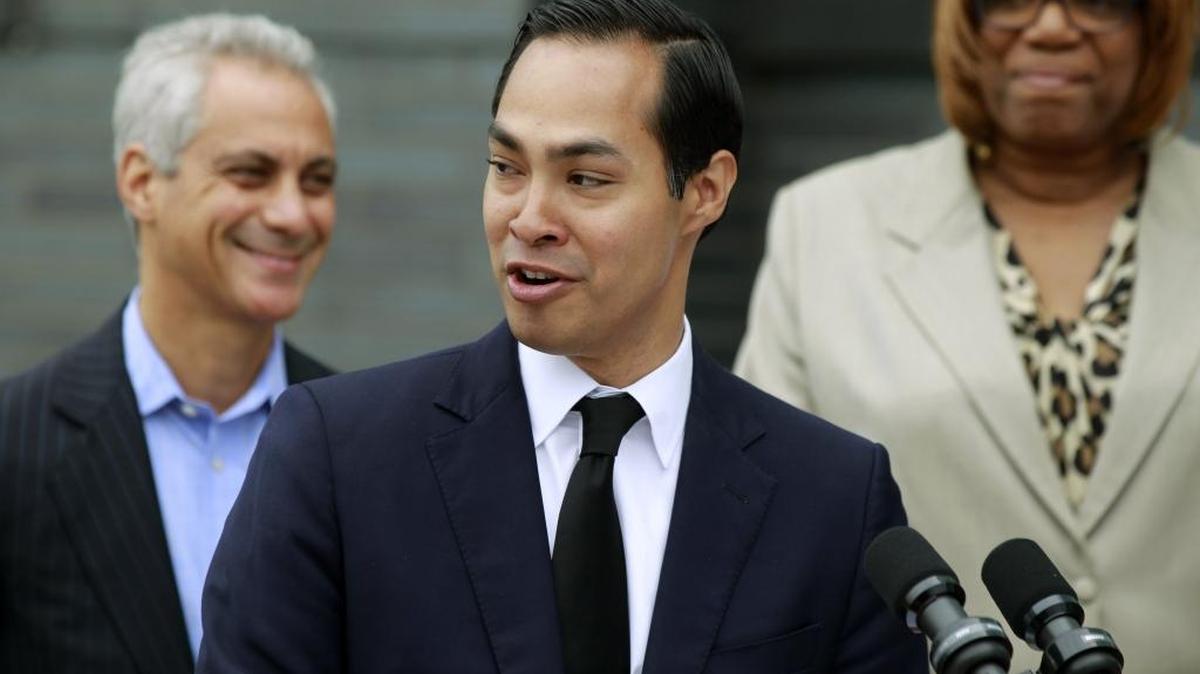 
Housing and Urban Development Secretary Julian Castro announces a policy change at a news conference Wednesday, July 8, 2015, in Chicago. 
