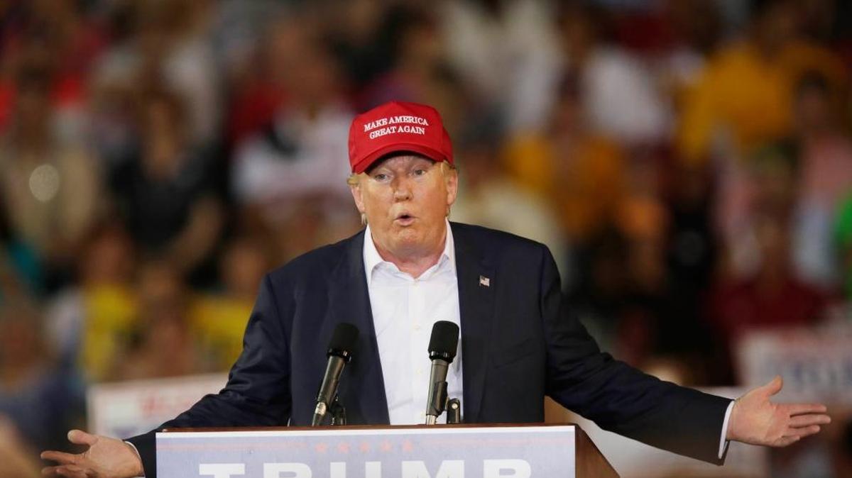 
Republican presidential candidate businessman Donald Trump speaks during a campaign pep rally, Friday, Aug. 21, 2015, in Mobile, Ala. 
