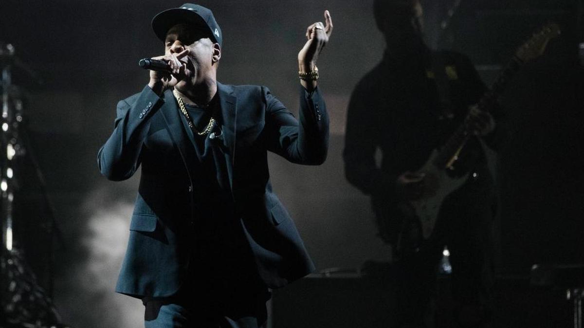 Jay Z performs during a Democratic presidential candidate Hillary Clinton campaign rally in Cleveland, Friday, Nov. 4, 2016.