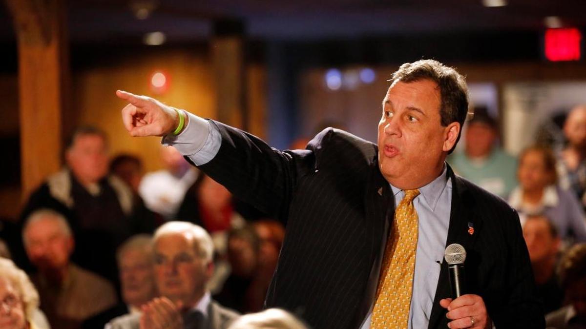 Republican presidential candidate Gov. Chris Christie of New Jersey takes a question at a packed barn during a campaign stop in Wolfeboro, N.H. (AP Photo/Jim Cole)