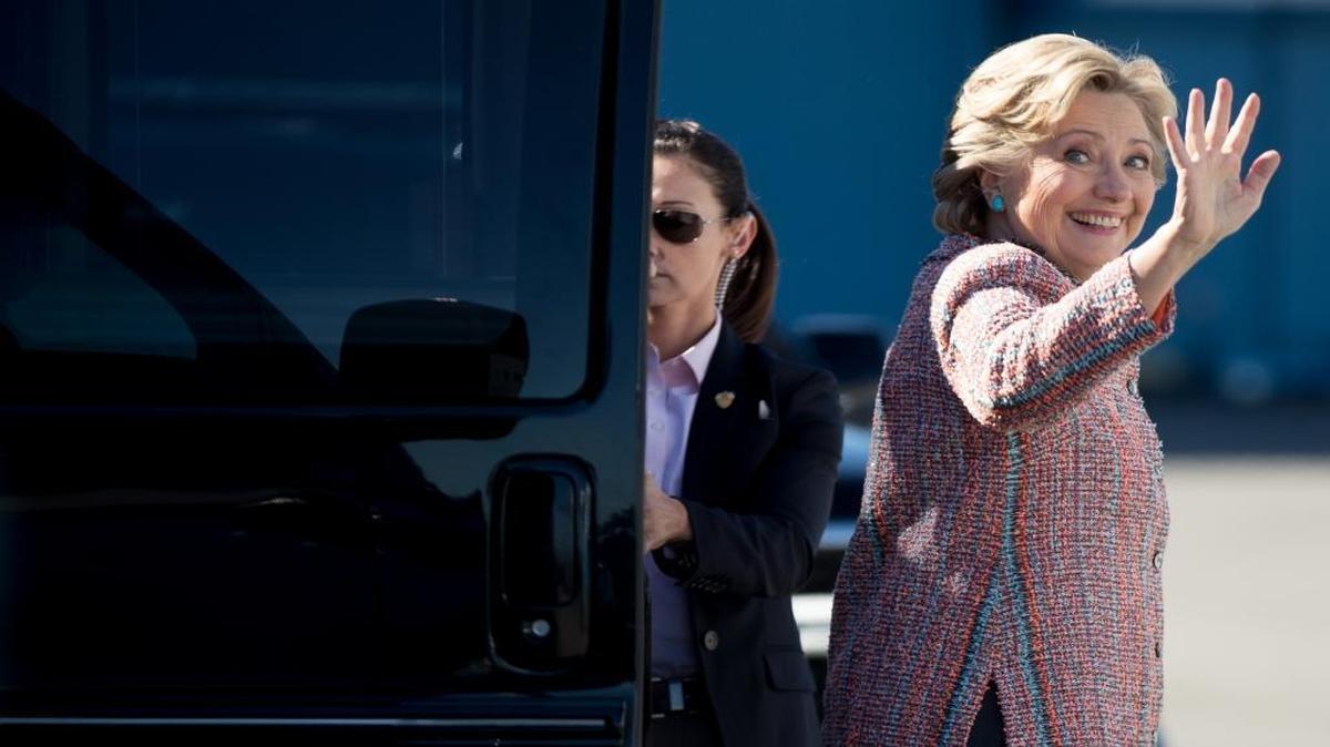 Democratic presidential candidate Hillary Clinton boards her campaign plane at Westchester County Airport in White Plains, N.Y., Tuesday, Oct. 11, 2016, to travel to Miami.