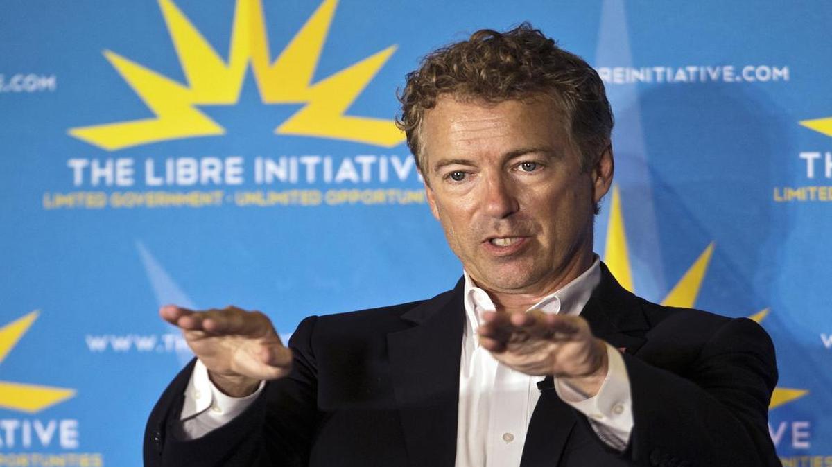 
Republican Presidential candidate Rand Paul answers a question from a supporter within the Meachum Student Services Building in Las Vegas, Nev., Sept. 17, 2015.
