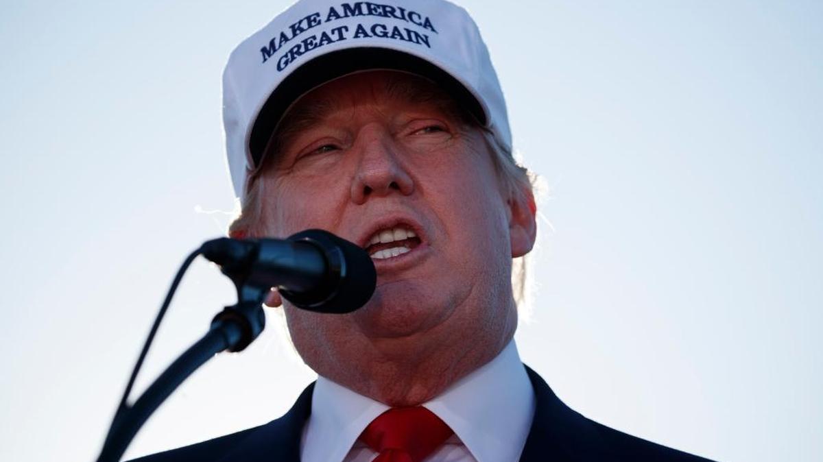 Republican presidential candidate Donald Trump speaks during a campaign rally, Sunday, Oct. 23, 2016, in Naples, Fla. The presidential candidate bashed the Ricketts family, which owns the team, in March during the primaries, threatening to “start doing ads about their baseball team, that it’s not properly run."