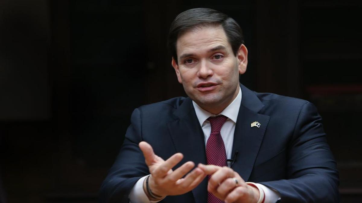 Marco Rubio talks with the State Newspaper Editorial Board members.