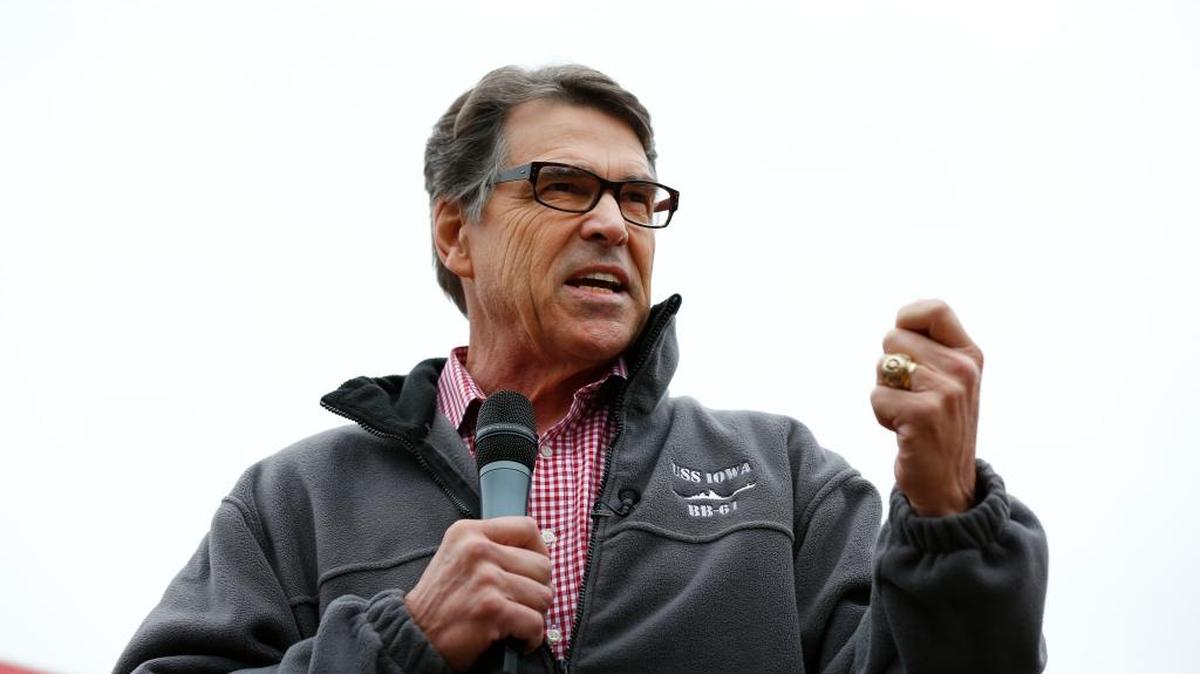 
Republican presidential candidate, former Texas Gov. Rick Perry, speaks during a visit to the Iowa State Fair, Wednesday, Aug. 19, 2015, in Des Moines, Iowa. 

