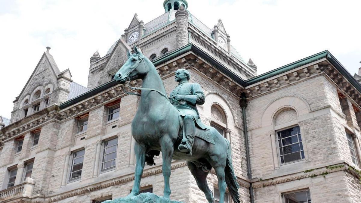 The John Hunt Morgan statue is on the lawn of the old Fayette County Courthouse on West Main Street. Morgan was known as the “Thunderbolt of the Confederacy.”