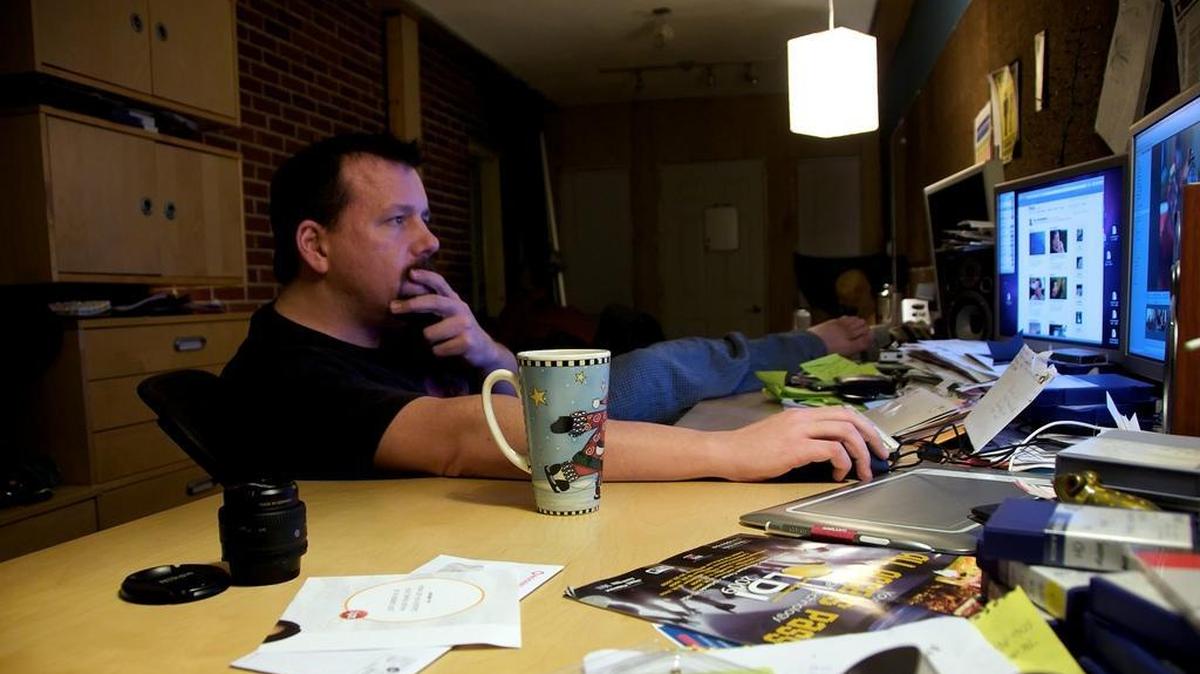 The 2015 American Time Use study says men work on average 42 minutes more per day than women.