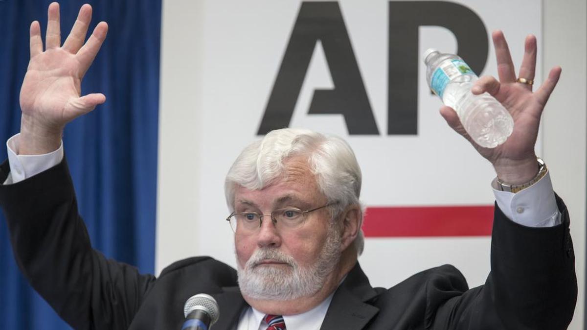 Sen. Jack Latvala, R-Clearwater, a long-time Tampa Bay leader and Republican candidate for governor, delivered a letter of resignation to Senate President Joe Negron on Wednesday.