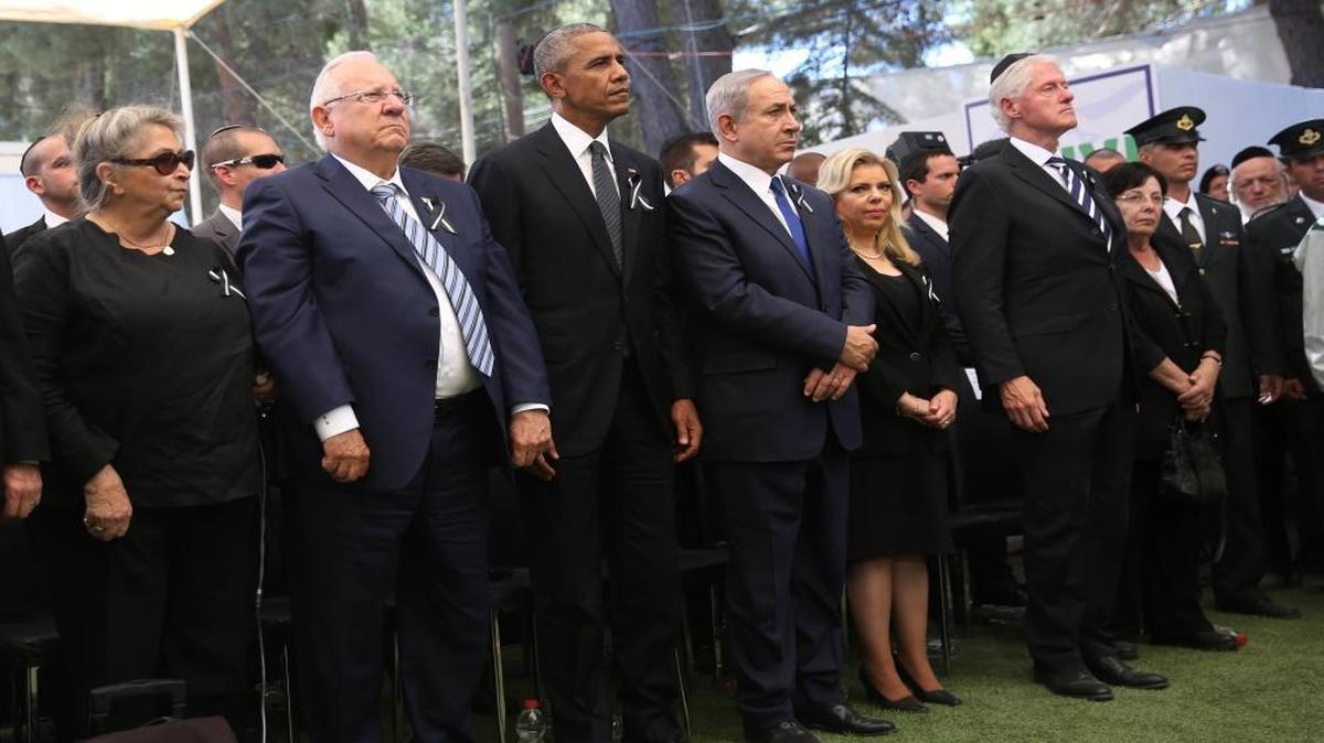 From left to right: Nechama Rivlin, the wife of the Israeli president, Israeli President Reuvin Rivlin, US President Barack Obama, Israeli Prime Minister Benjamin Netanyahu and his wife, Sara Netanyahu, and former US President Bill Clinton stand during the funeral of former Israeli President and Prime Minister Shimon Peres at the Mount Herzl national cemetery in Jerusalem on Friday, Sept. 30, 2016.