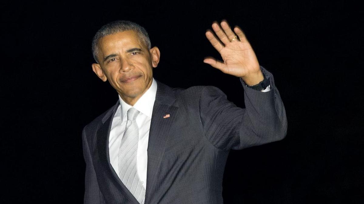 President Barack Obama waves as he walks across the South Lawn of the White House in Washington, Friday, Oct. 28, 2016, as he arrives on Marine One from Florida where he spoke at a Hillary for America campaign event.