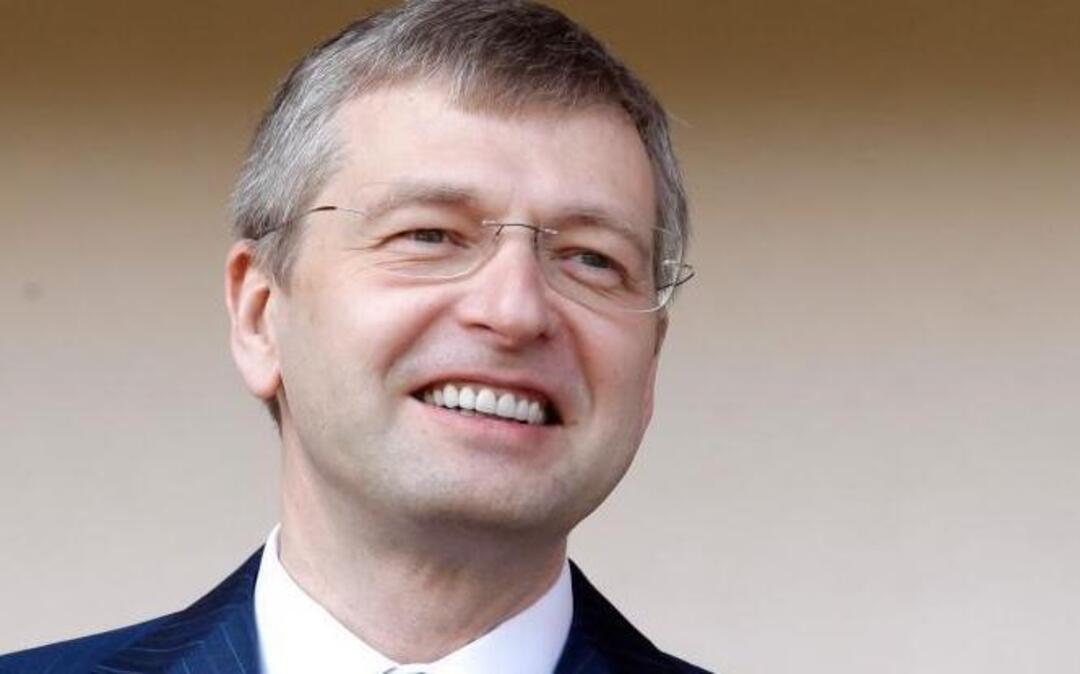 Russian billionaire Dmitry Rybolovlev says he has never met Donald Trump. He bought a Florida mansion from Trump in 2008, and his jet was at the Charlotte Douglas International Airport when Trump’s jet was also there in November 2016.