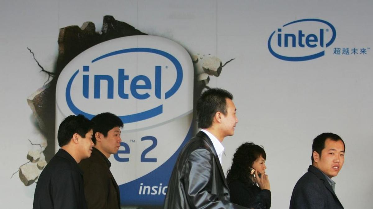Did Santa Clara, Calif.-based Intel tip off the Chinese government about flawed computer chips’ security vulnerabilities well before letting American government and industry officials know?